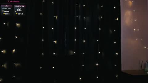 Snapshot of cross_the_line chatting on 01/15/25, 07:48 xx Amina xx online show from 01/15/25, 07:48