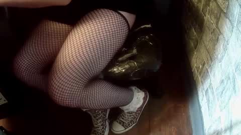 Snapshot of crossdresser_krystal chatting on 12/29/24, 02:52 crossdresser krystal online show from 12/29/24, 02:52