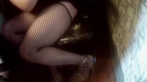 Snapshot of crossdresser_krystal chatting on 09/29/25, 03:39 crossdresser krystal online show from 09/29/25, 03:39