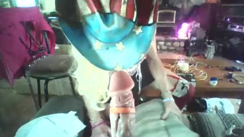 Snapshot of crossdrsr1 chatting on 11/11/25, 07:14 crossdrsr1 online show from 11/11/25, 07:14