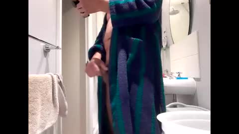 Snapshot of croup45 chatting on 11/19/25, 08:03 croup45 online show from 11/19/25, 08:03