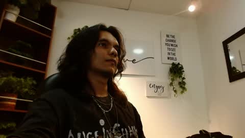 Snapshot of crow_john chatting on 05/04/26, 08:38 JOHN online show from 05/04/26, 08:38