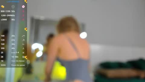 Snapshot of crowned_goddess chatting on 03/09/26, 02:04 Nikki online show from 03/09/26, 02:04