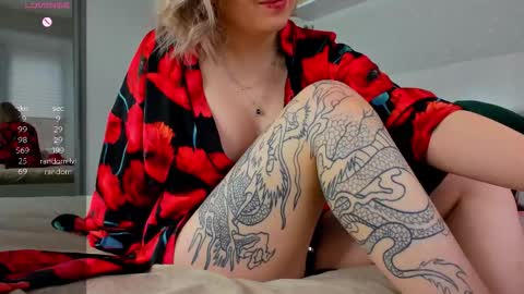 Snapshot of crowned_goddess chatting on 03/28/26, 01:38 Nikki online show from 03/28/26, 01:38