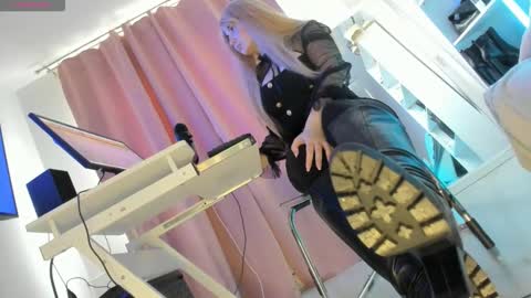 Snapshot of cruel_siren chatting on 10/10/25, 06:34 Cruel Siren online show from 10/10/25, 06:34