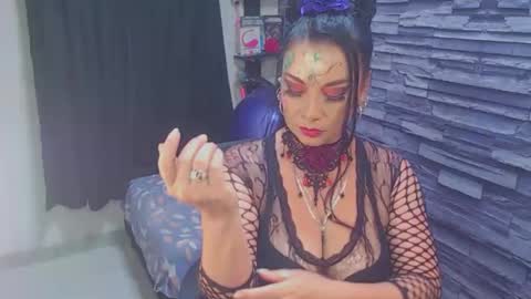 cruela_deviil online show from 10/17/25, 11:07