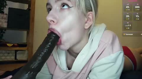 Snapshot of cruellagoth chatting on 04/10/26, 02:11 Cruella online show from 04/10/26, 02:11