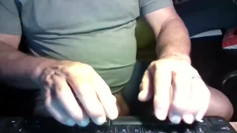 Snapshot of crushit chatting on 12/18/24, 07:26 Crushit online show from 12/18/24, 07:26