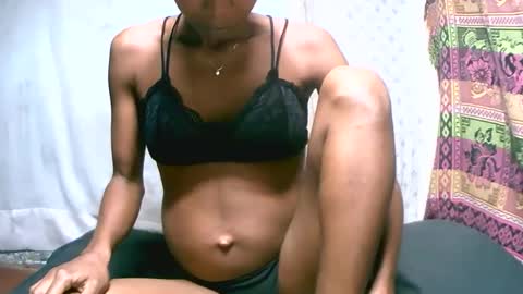 Snapshot of crushlove069 chatting on 02/06/26, 03:00 crushlove069 online show from 02/06/26, 03:00