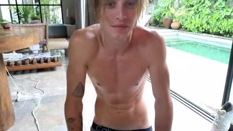 Snapshot of cryptongood chatting on 02/17/25, 08:19 Lin inst lingoodyy online show from 02/17/25, 08:19