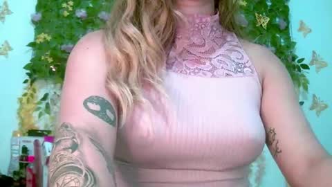 Snapshot of crysrus chatting on 04/11/26, 02:49 crysrus online show from 04/11/26, 02:49