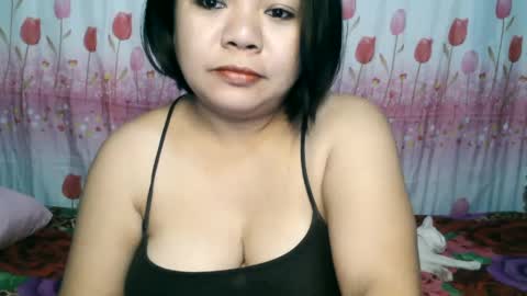 Snapshot of crystal_april chatting on 01/09/25, 12:09 Crys online show from 01/09/25, 12:09
