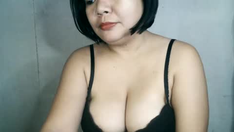 Snapshot of crystal_april chatting on 01/28/25, 03:15 Crys online show from 01/28/25, 03:15