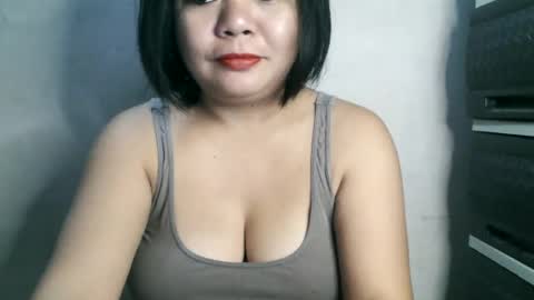 Snapshot of crystal_april chatting on 02/06/25, 12:37 Crys online show from 02/06/25, 12:37