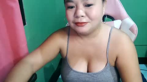 Snapshot of crystal_april chatting on 06/29/26, 11:21 Crys online show from 06/29/26, 11:21