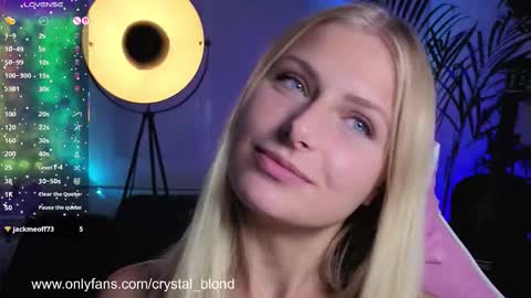 Snapshot of crystal_blond chatting on 09/25/25, 08:01 Crystal online show from 09/25/25, 08:01