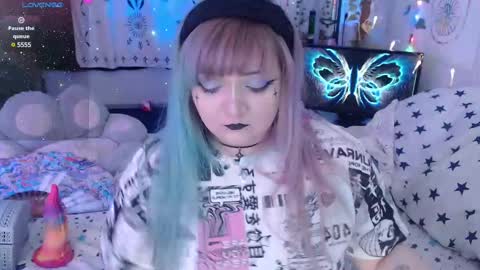 Snapshot of crystal_galaxy chatting on 02/17/25, 08:09 online show from 02/17/25, 08:09