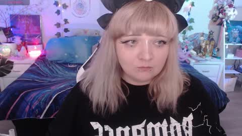 Snapshot of crystal_galaxy chatting on 09/08/25, 06:29 online show from 09/08/25, 06:29