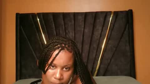 Snapshot of crystal_lisa chatting on 10/22/25, 08:19 lisa online show from 10/22/25, 08:19