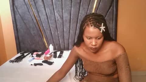 Snapshot of crystal_lisa chatting on 10/24/25, 10:00 lisa online show from 10/24/25, 10:00