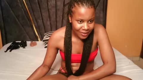 Snapshot of crystal_lisa chatting on 10/26/25, 12:00 lisa online show from 10/26/25, 12:00