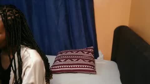 Snapshot of crystal_lisa chatting on 11/17/25, 07:52 lisa online show from 11/17/25, 07:52