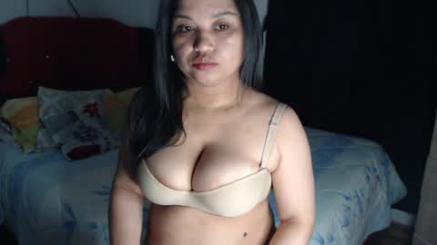 Snapshot of crystal_milkmature chatting on 06/12/26, 10:19 Crystal Milf online show from 06/12/26, 10:19