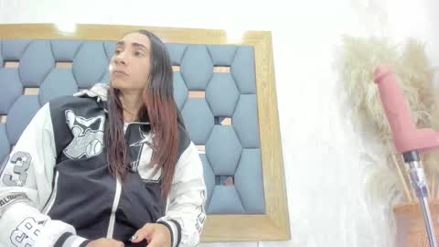 crystal_sm online show from 11/19/25, 03:50