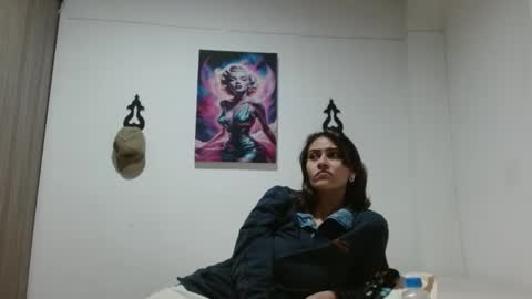 Snapshot of crystal_starx chatting on 04/21/26, 02:48 Crystal Blaze online show from 04/21/26, 02:48