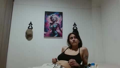 Snapshot of crystal_starx chatting on 04/21/26, 02:51 Crystal Blaze online show from 04/21/26, 02:51