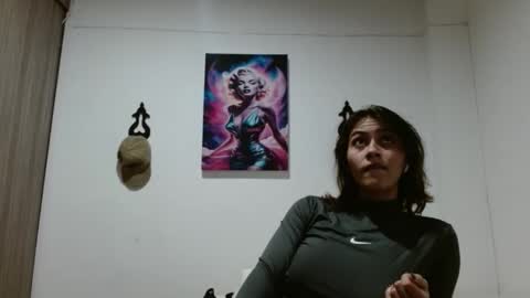 Snapshot of crystal_starx chatting on 04/26/26, 01:03 Crystal Blaze online show from 04/26/26, 01:03