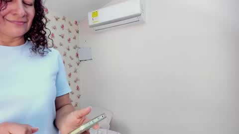 Snapshot of crystal_watson0 chatting on 04/01/26, 01:41 Milf Latina online show from 04/01/26, 01:41
