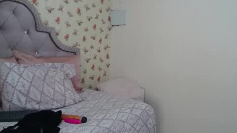 Snapshot of crystal_watson0 chatting on 04/04/26, 01:30 Milf Latina online show from 04/04/26, 01:30