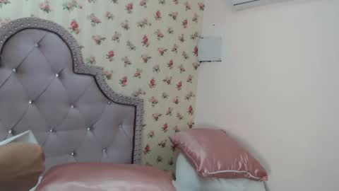 Snapshot of crystal_watson0 chatting on 04/13/26, 12:54 Milf Latina online show from 04/13/26, 12:54