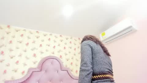 Snapshot of crystal_watson0 chatting on 06/19/26, 02:32 Milf Latina online show from 06/19/26, 02:32