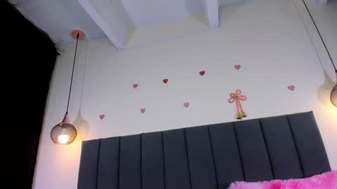 Snapshot of crystalbaby00 chatting on 01/01/25, 06:47 Hi I am Luz 3 online show from 01/01/25, 06:47