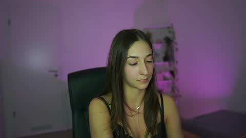 Snapshot of crystalbrunette18 chatting on 04/08/26, 06:19 Crystalbrunette18 online show from 04/08/26, 06:19