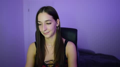 Snapshot of crystalbrunette18 chatting on 05/05/26, 07:44 Crystalbrunette18 online show from 05/05/26, 07:44