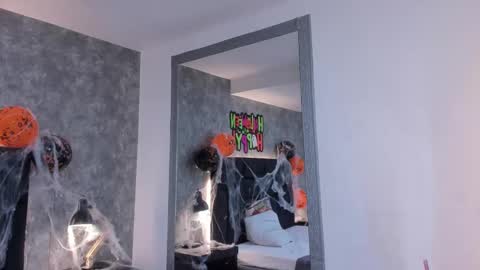 Crystal online show from 10/22/25, 03:23