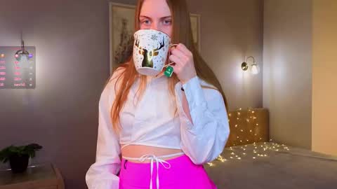 Snapshot of crystaldiva01 chatting on 03/29/26, 01:22 Diva online show from 03/29/26, 01:22