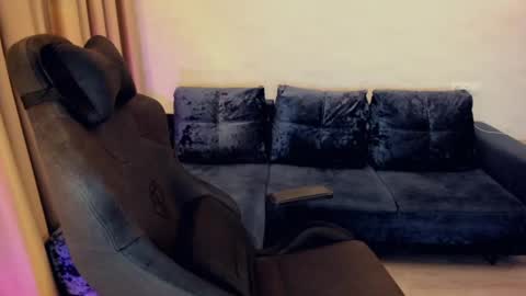 Snapshot of crystalemily chatting on 12/14/24, 08:18 crystalemily online show from 12/14/24, 08:18