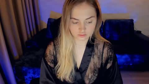 Snapshot of crystalemily chatting on 01/08/25, 08:18 crystalemily online show from 01/08/25, 08:18