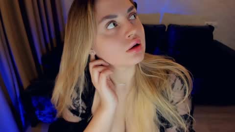 Snapshot of crystalemily chatting on 01/29/25, 08:04 crystalemily online show from 01/29/25, 08:04