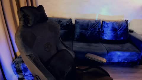 Snapshot of crystalemily chatting on 02/24/25, 08:14 crystalemily online show from 02/24/25, 08:14