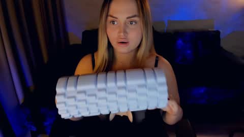 Snapshot of crystalemily chatting on 02/28/25, 08:18 crystalemily online show from 02/28/25, 08:18