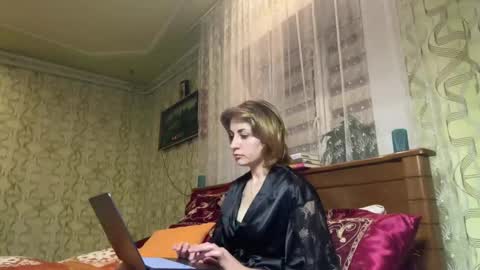 Snapshot of crystalfever_ chatting on 05/05/26, 07:22 Mary online show from 05/05/26, 07:22