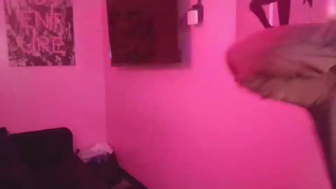 Snapshot of crystalhouse444 chatting on 07/06/26, 06:32 crystalhouse444 online show from 07/06/26, 06:32