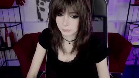 Snapshot of crystallbloom chatting on 03/04/26, 01:17 crystallbloom online show from 03/04/26, 01:17