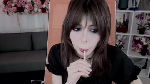 Snapshot of crystallbloom chatting on 03/10/26, 01:38 crystallbloom online show from 03/10/26, 01:38