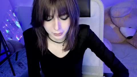 Snapshot of crystallbloom chatting on 04/03/26, 01:14 crystallbloom online show from 04/03/26, 01:14